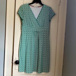 Carefree and easy dress. Put it on and go.